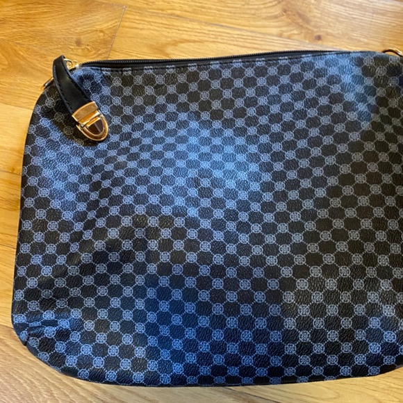 Two bags and change purse set - Picture 12 of 16